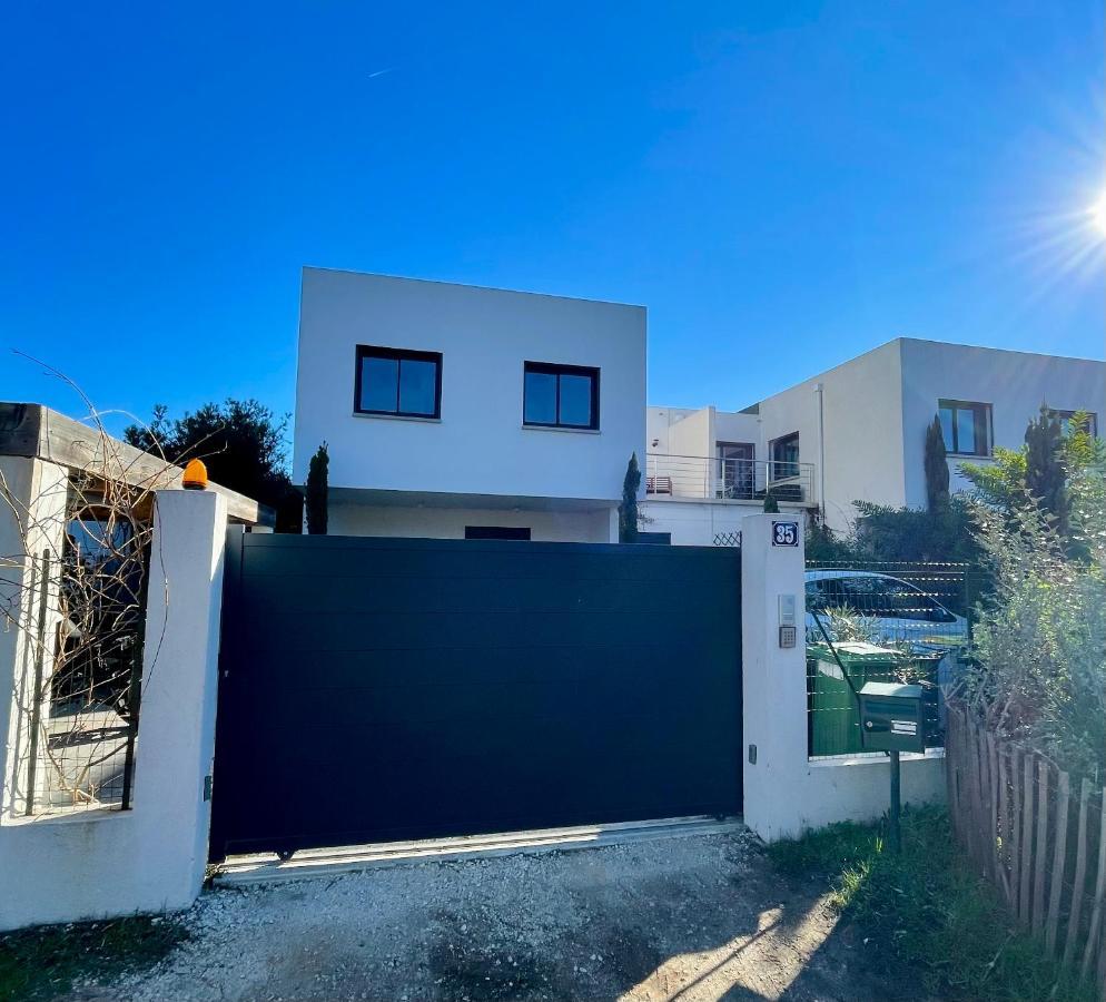 Appartement Luxe Le Levant Hyeres Bagian luar foto