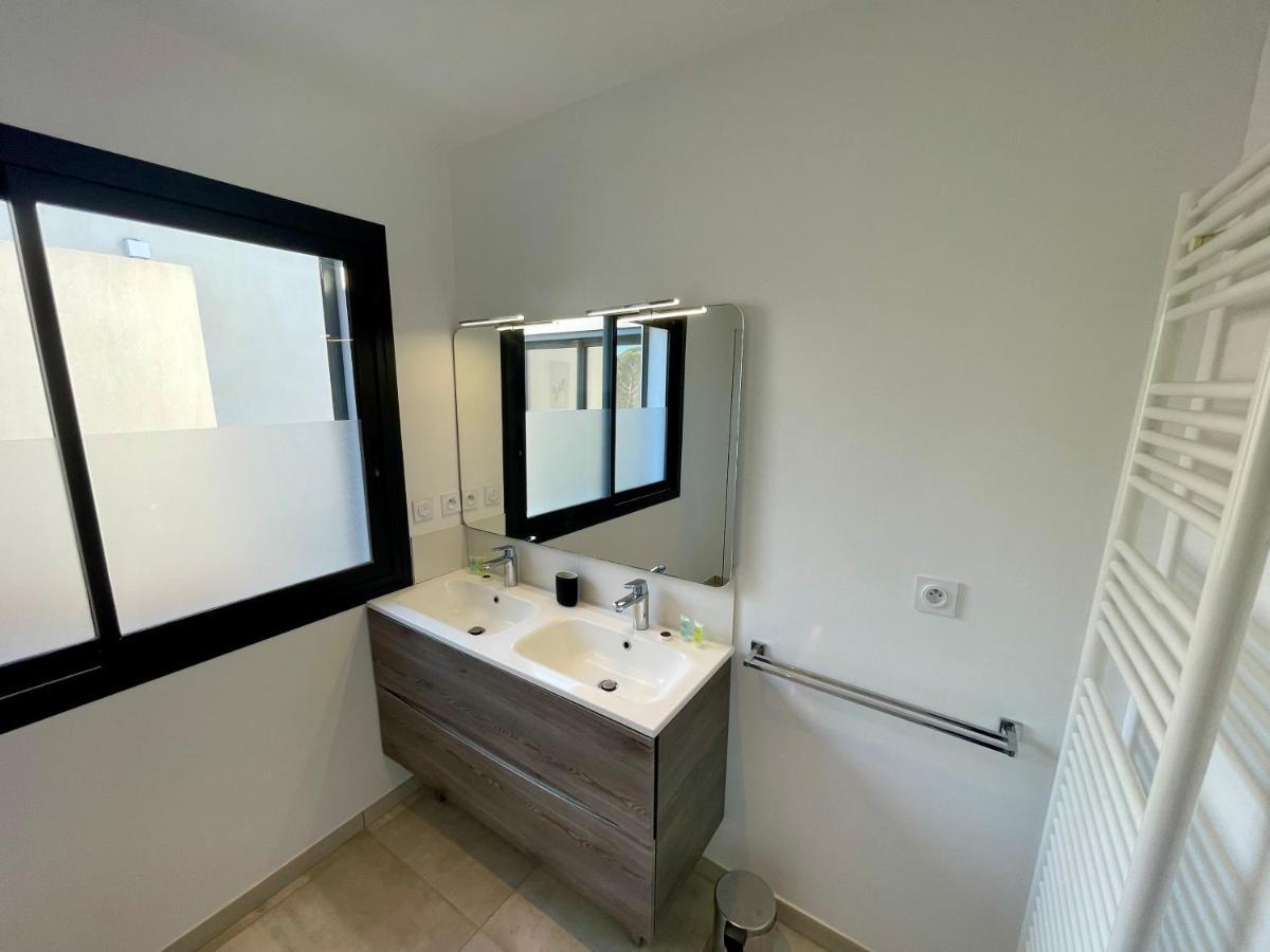 Appartement Luxe Le Levant Hyeres Bagian luar foto
