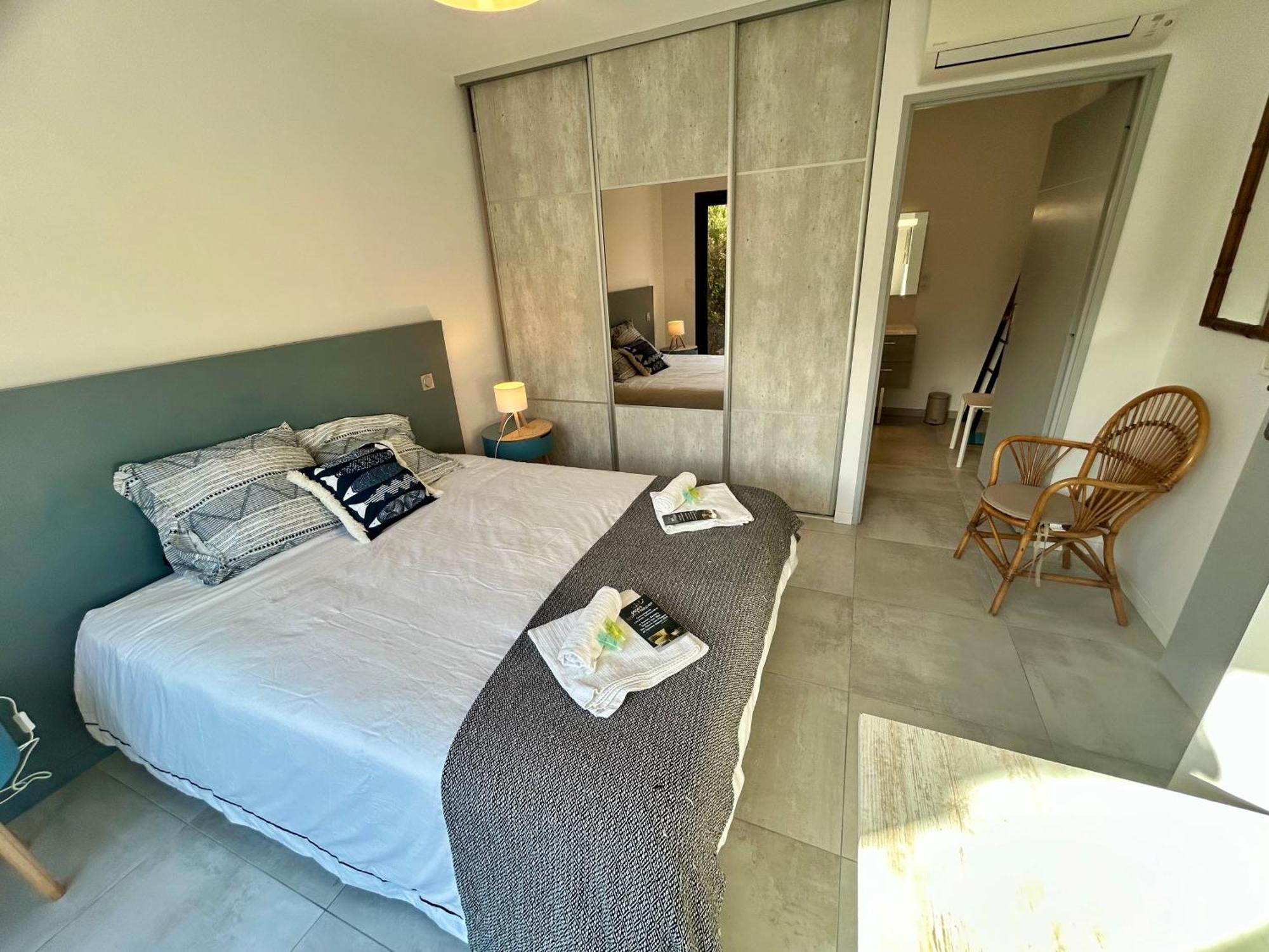 Appartement Luxe Le Levant Hyeres Bagian luar foto
